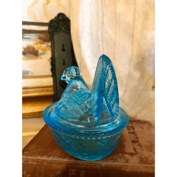 Mosser Glass Blue Hen on Nest – LG Wright Mold – Split Tail – Woven Nest Covered - Picture 2 of 5
